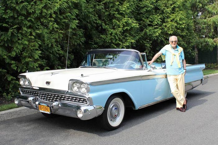 Simon Barchi with a blue car